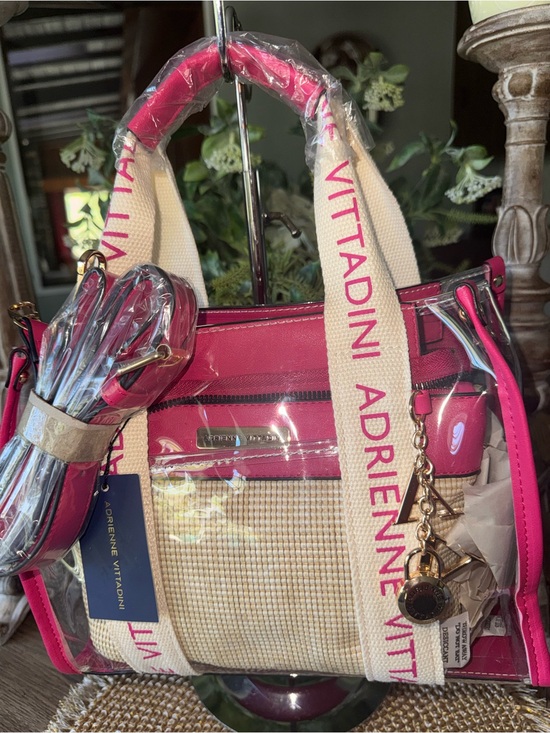 Adrienne Vittadini Handbags - NWT 2fer Adrienne Vittadini Tote w/Adjustable Strap Pretty in Pink 💖